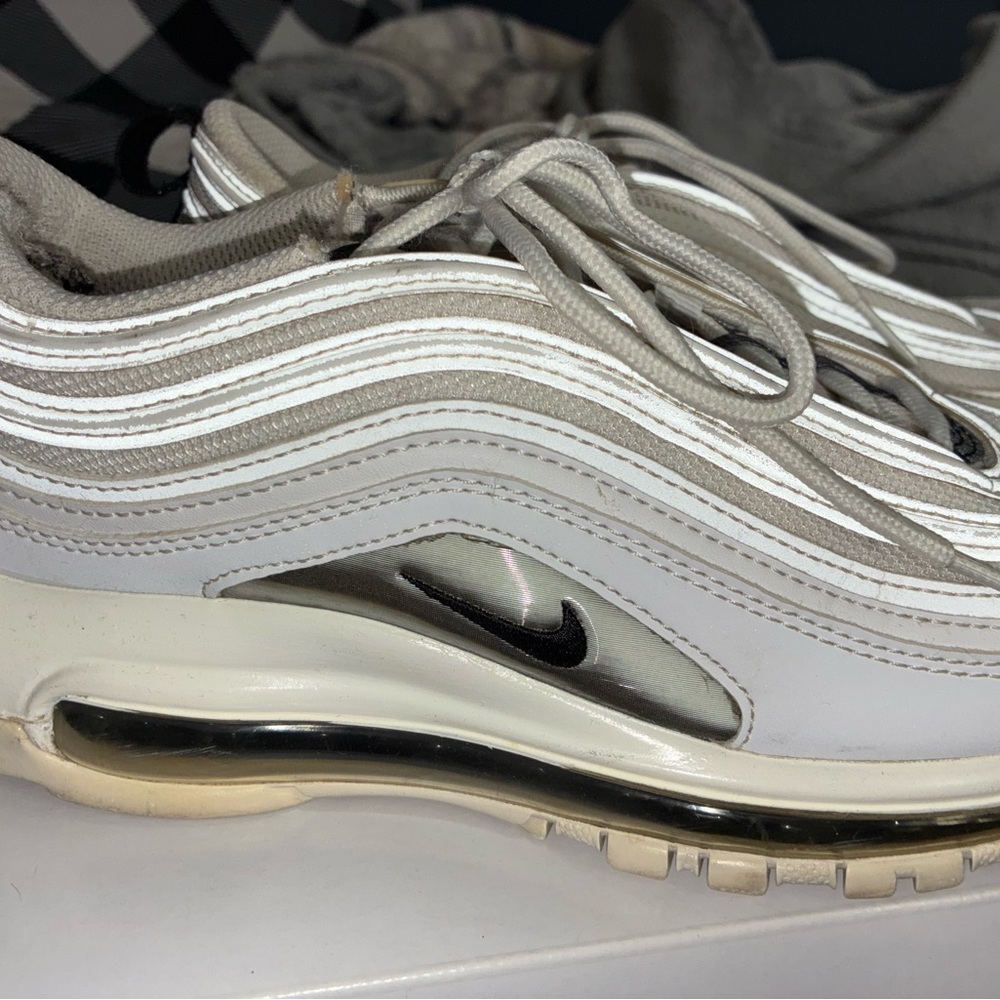 Nike Women's Gray and White 270s